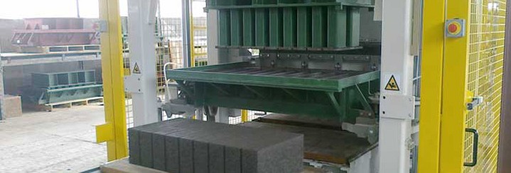 Syncro concrete block machine: minimum maintenance and large output